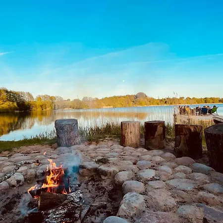 Tiny Igloo Frodo Belau